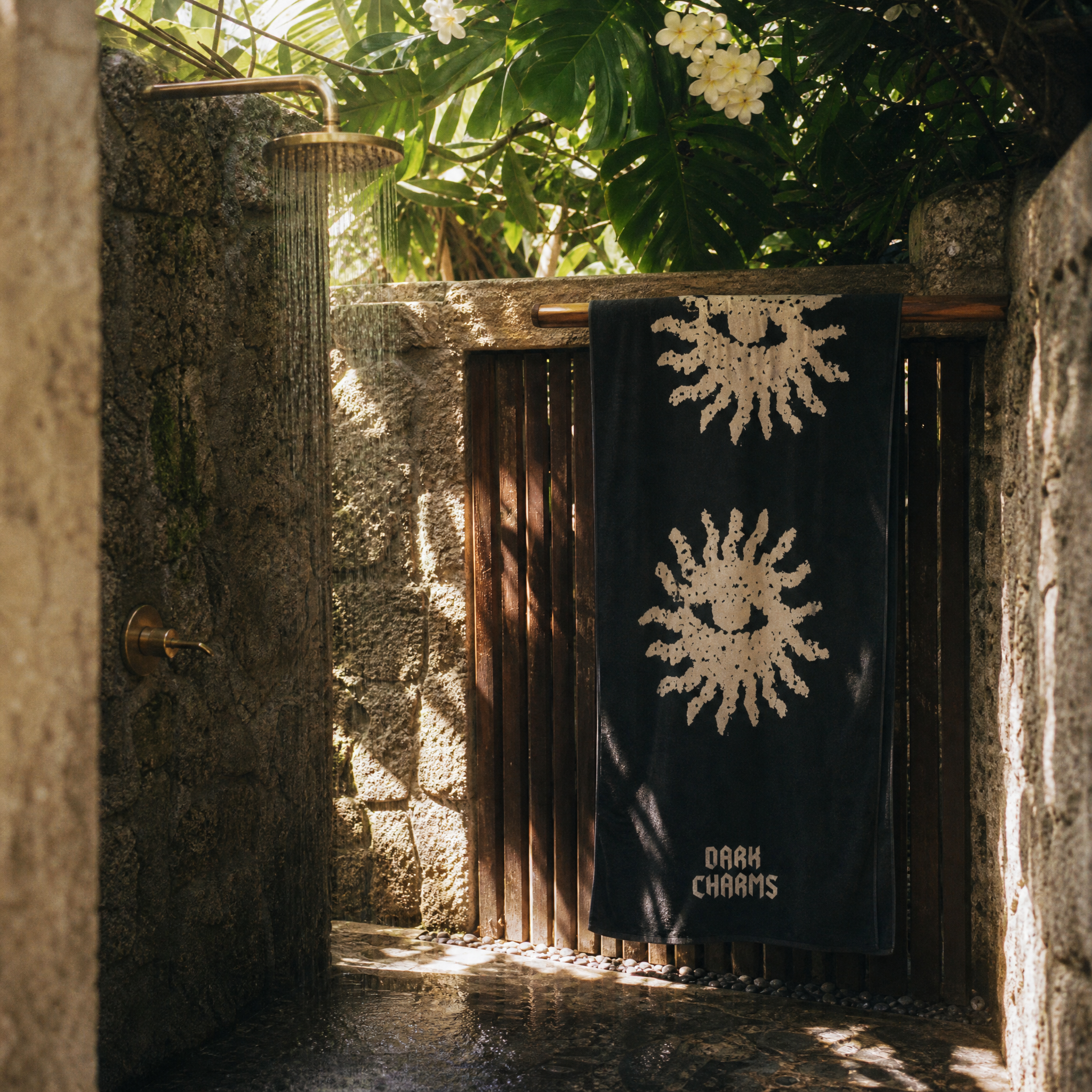 Sun eye beach towel, black Secondary image